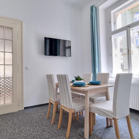 Finnem Rentals Tyrsova Прага Экстерьер фото