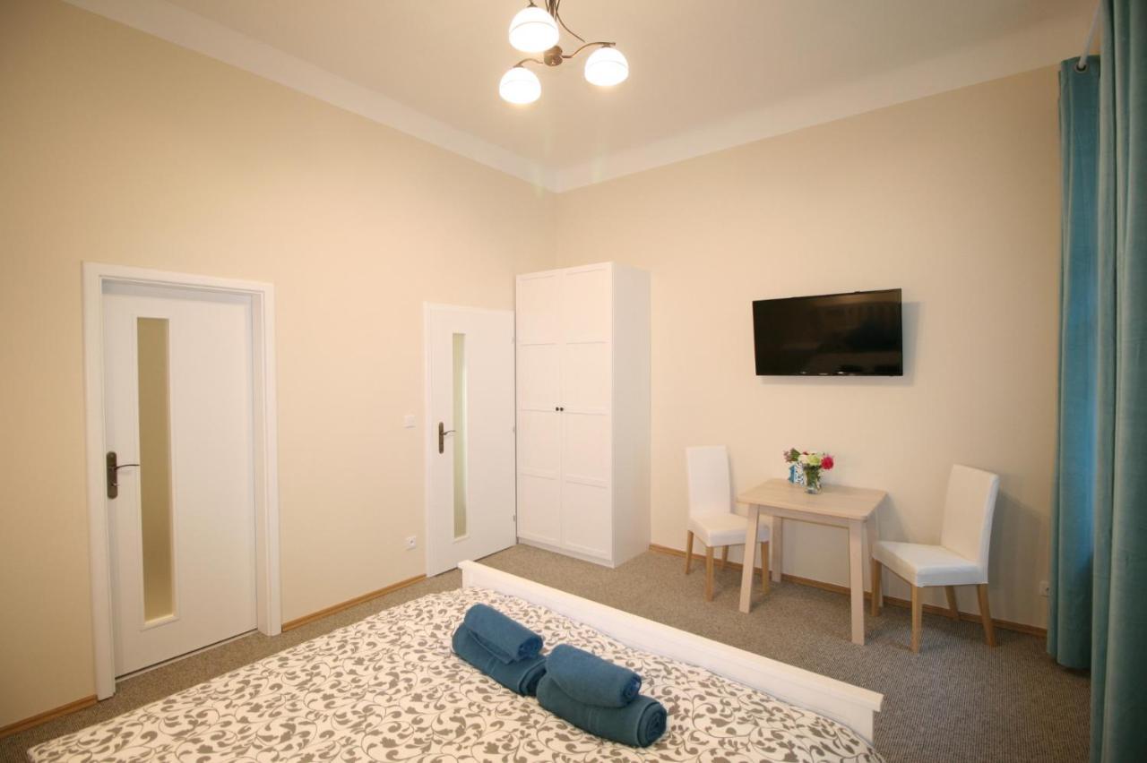 Finnem Rentals Tyrsova Прага Экстерьер фото