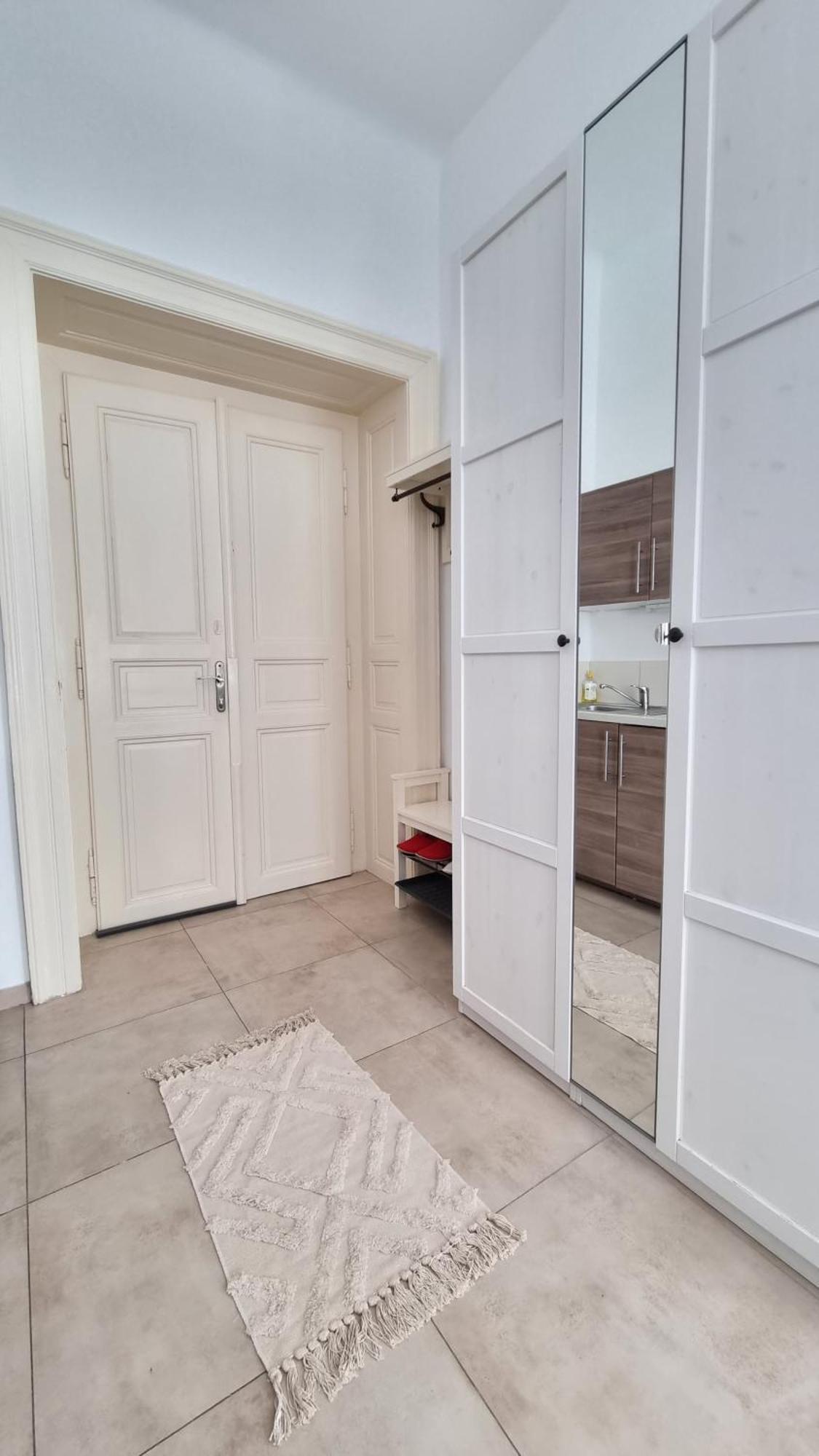 Finnem Rentals Tyrsova Прага Экстерьер фото
